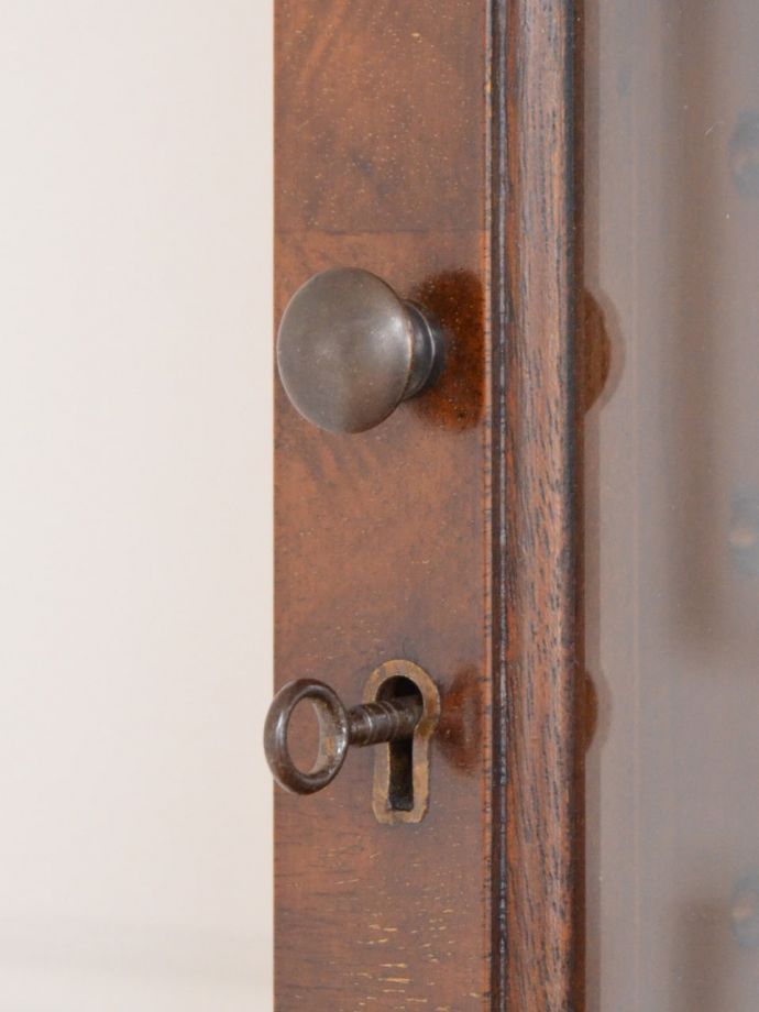 ビューローの取っ手と鍵