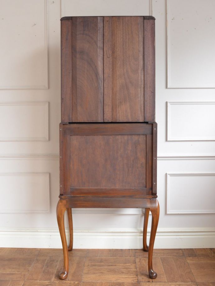 ビューローブックケースの後ろ姿