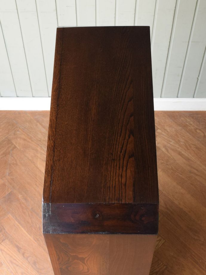 アンティークキャビネットの天板