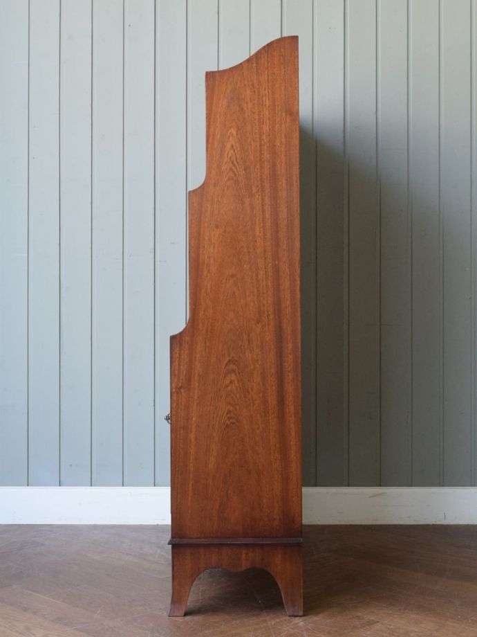 オープンシェルフの側面