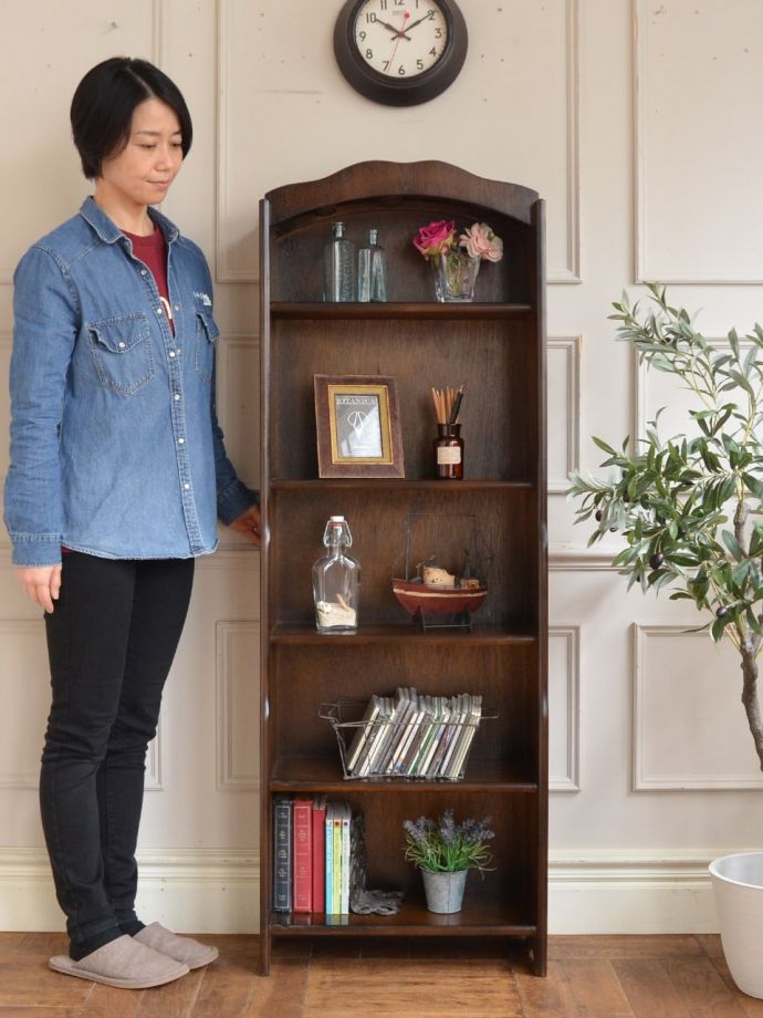 アンティークのオープンシェルフ