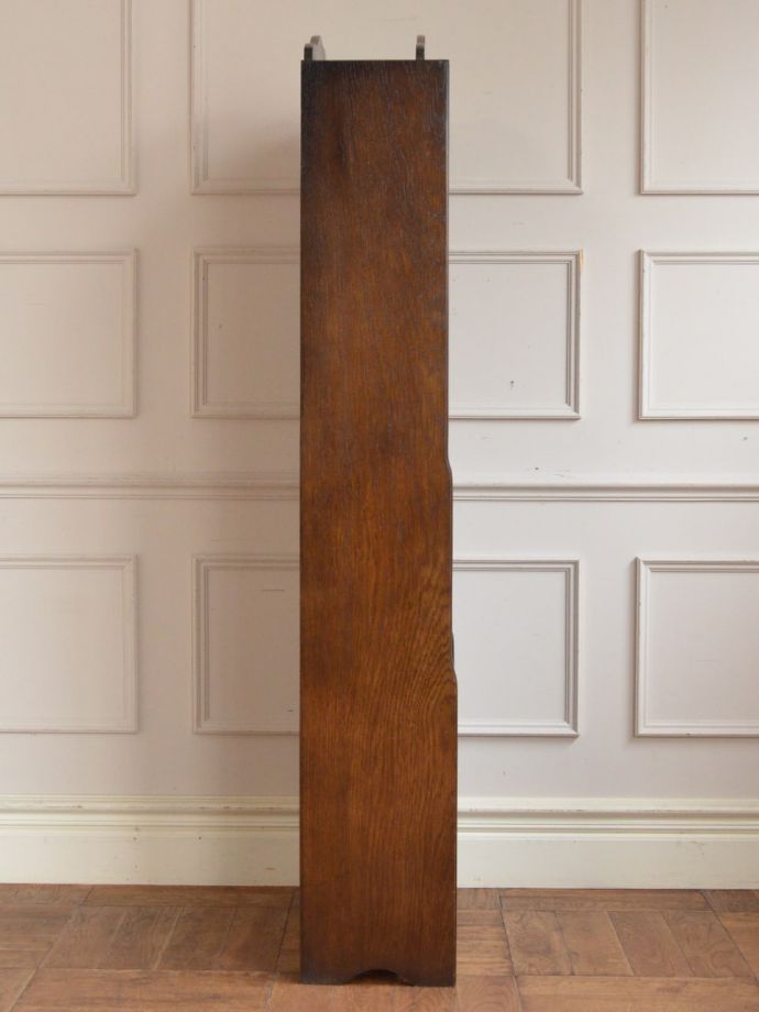 オープンシェルフの側面