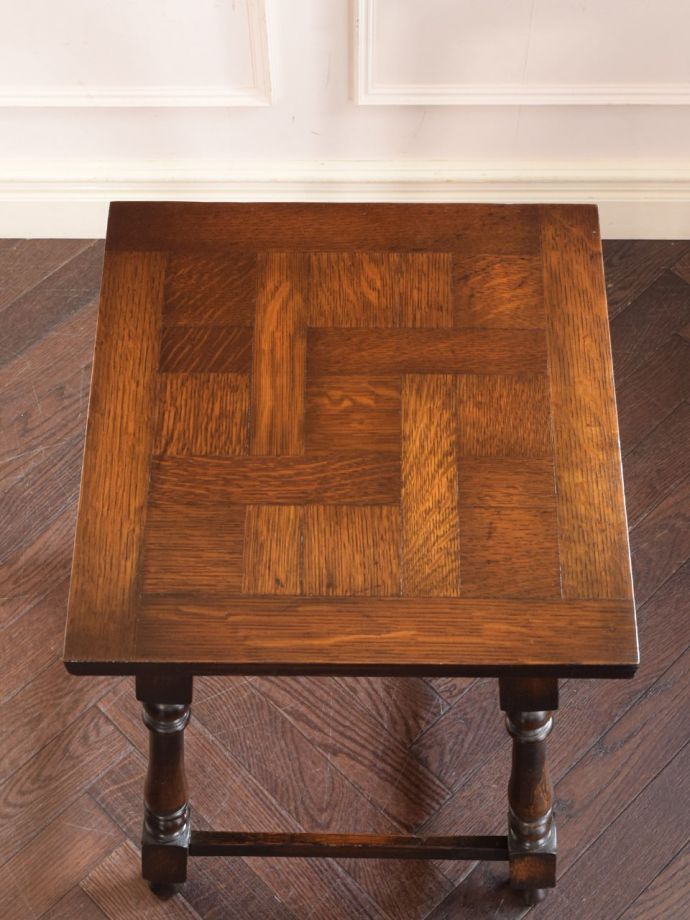 アンティークのテーブルの天板