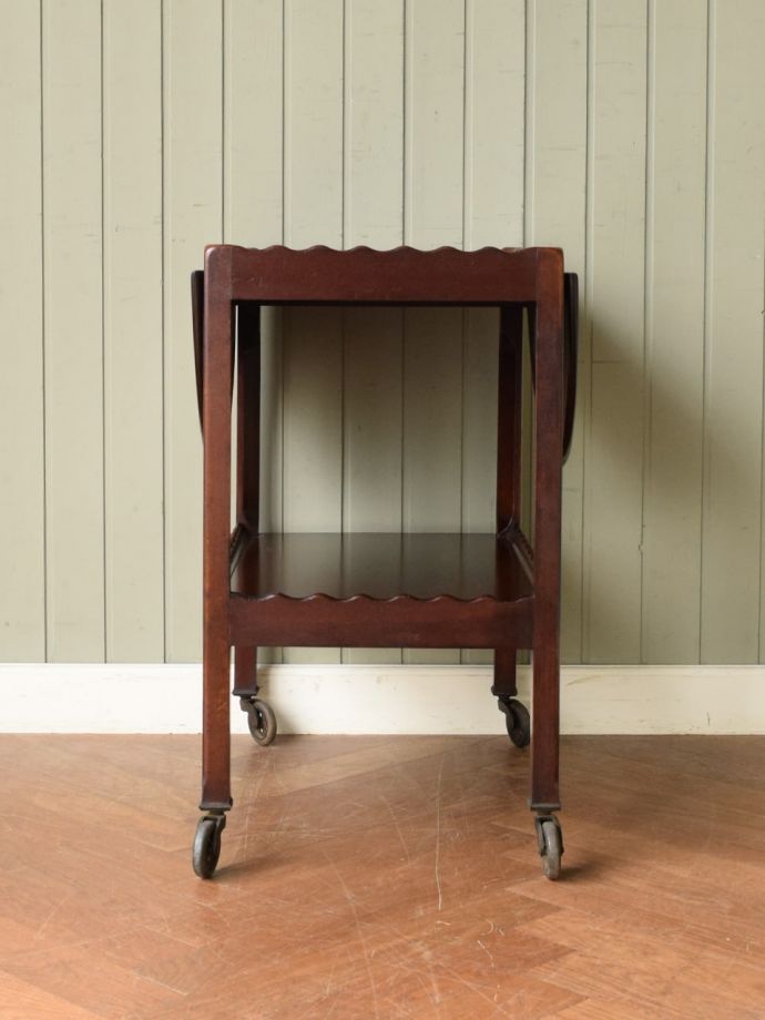 アンティークワゴンの側面