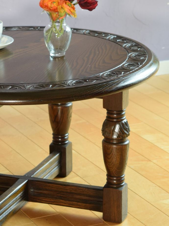 英国のアンティーク家具らしいデザイン