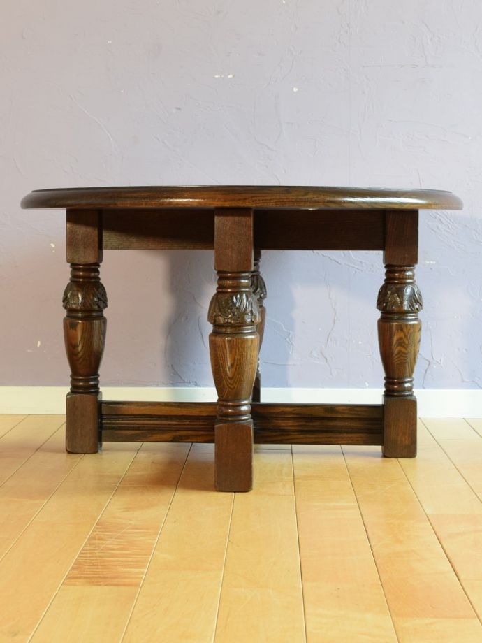 アンティークテーブルの横顔