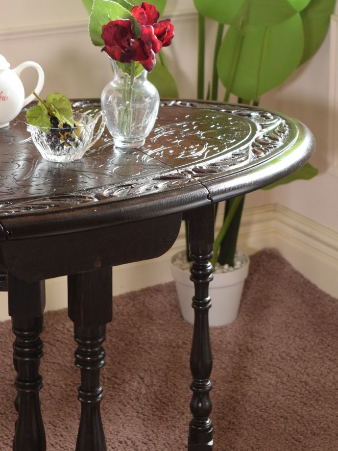 伸長式のおしゃれなアンティークテーブル