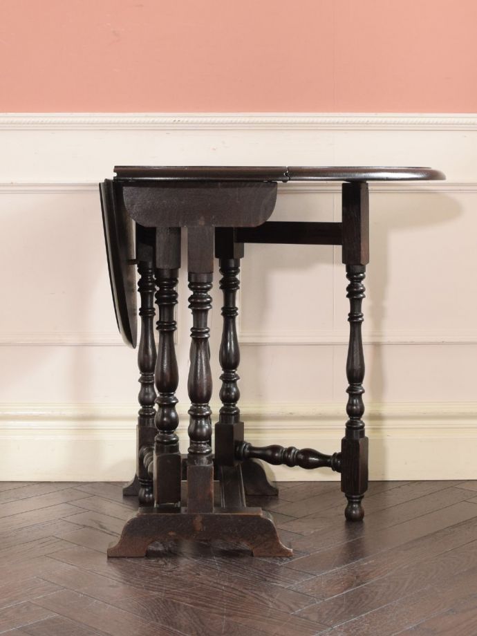 片足を開いた折り畳みテーブル