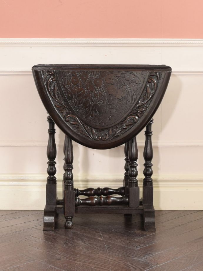 畳んだ時のゲートレッグテーブル