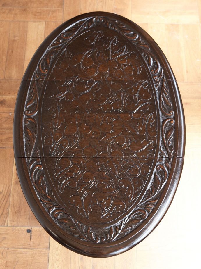 天板を広げた折り畳みテーブル