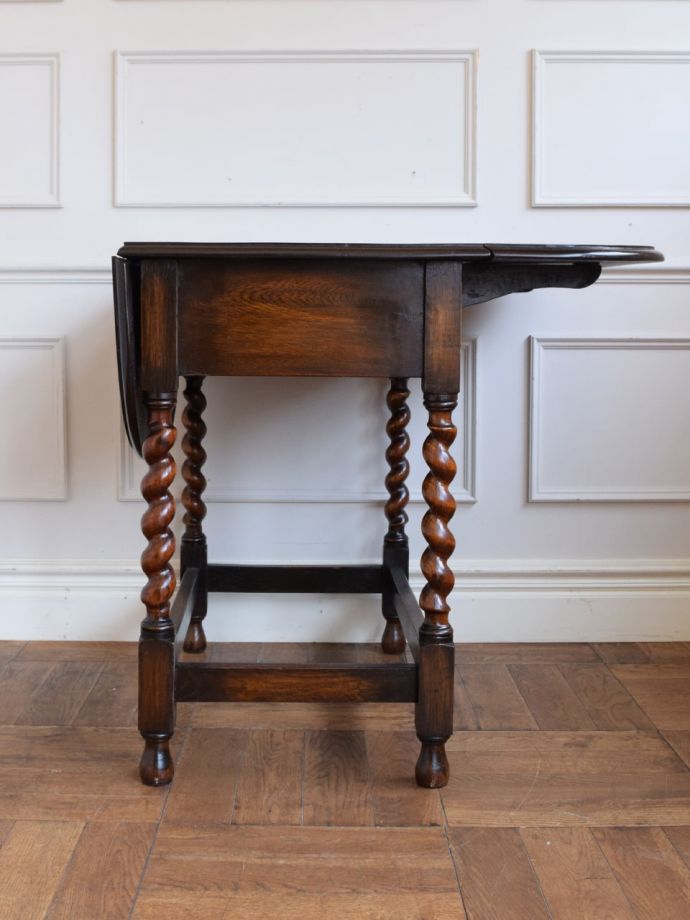 伸長式天板を片方開くと