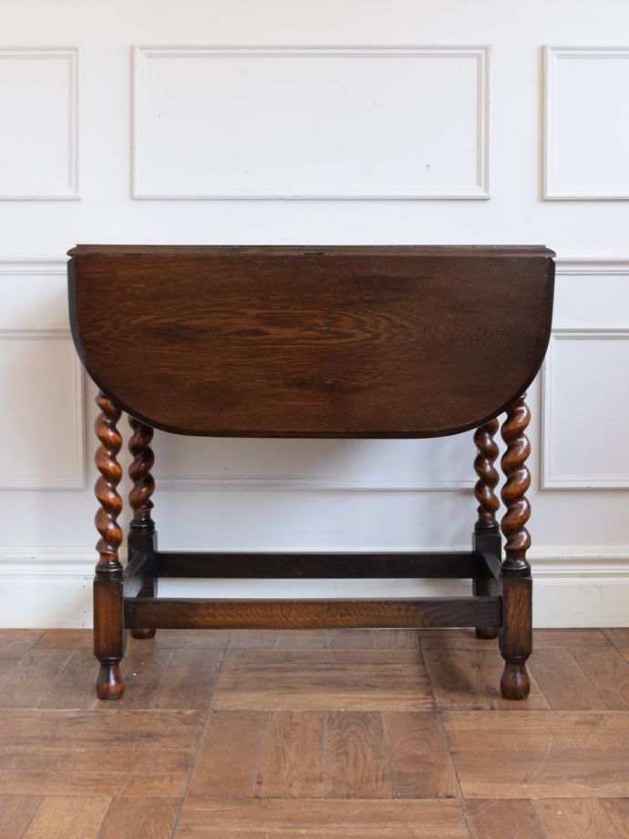 折り畳み式テーブルの反対側