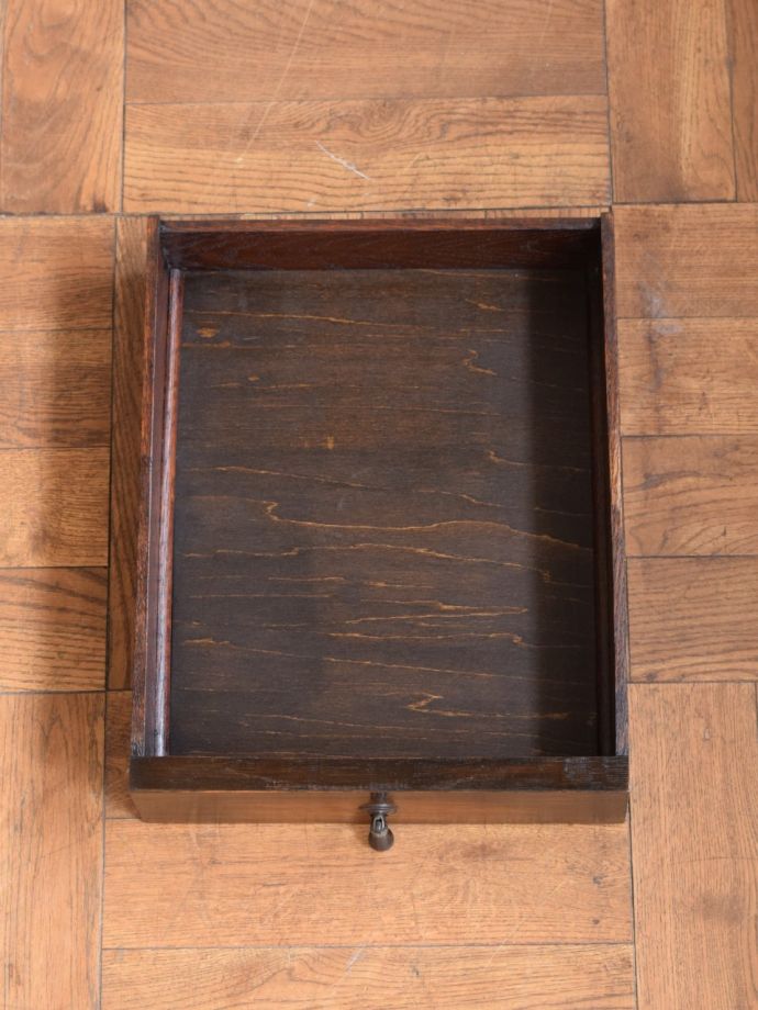 テーブルの引き出し