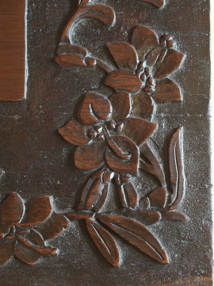 アンティーク家具の装飾