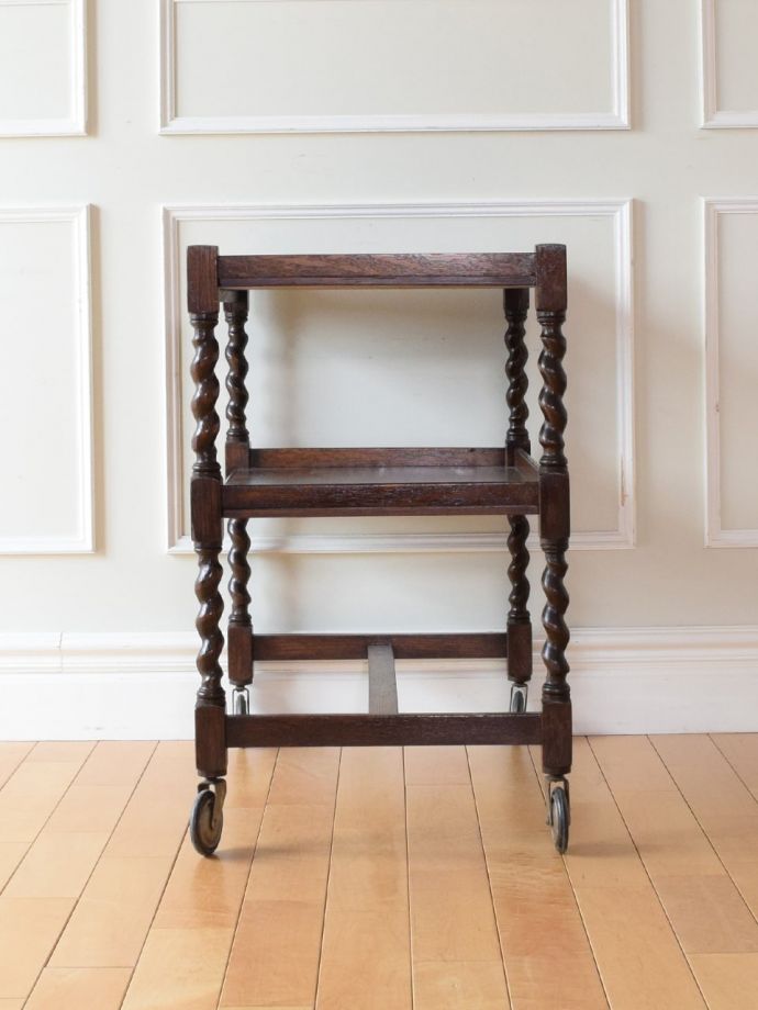 アンティークワゴンの側面