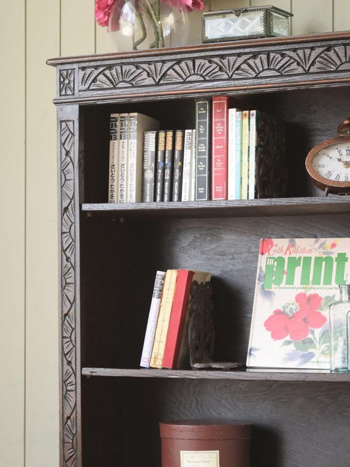 アンティーク家具らしい美しい木目