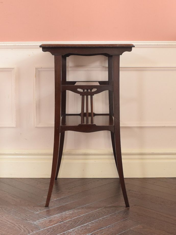 アンティーク家具の側面