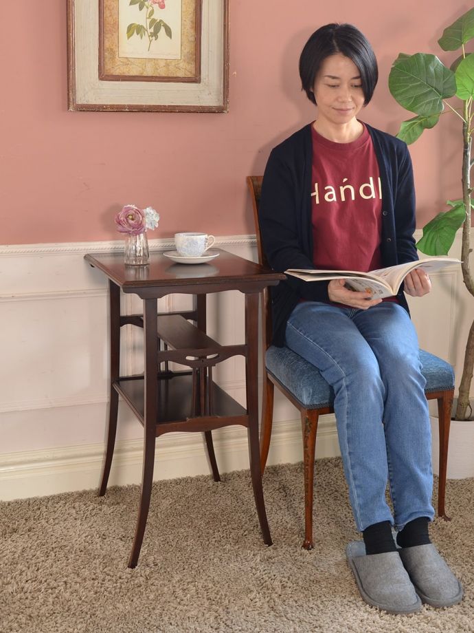 アンティークのサイドテーブル