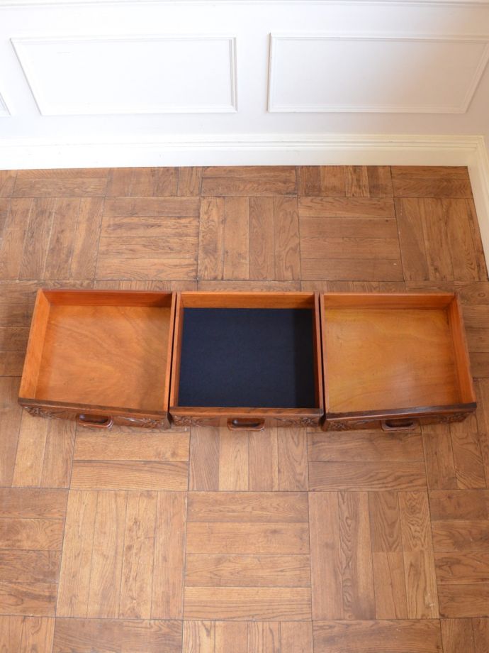 サイドボードの引き出し