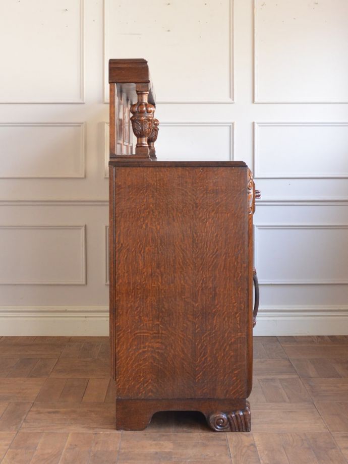 サイドボードの側面