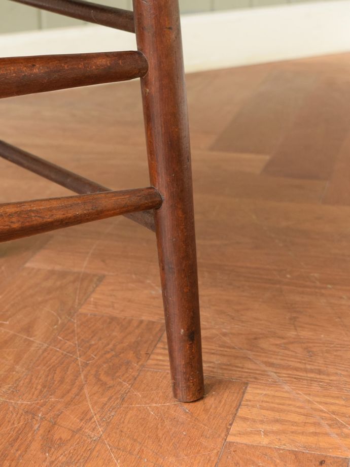 アンティークチェアの脚