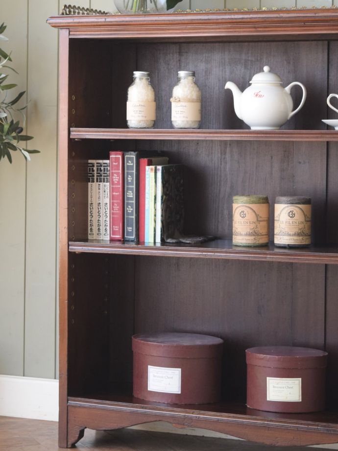 アンティーク家具らしい美しい木目