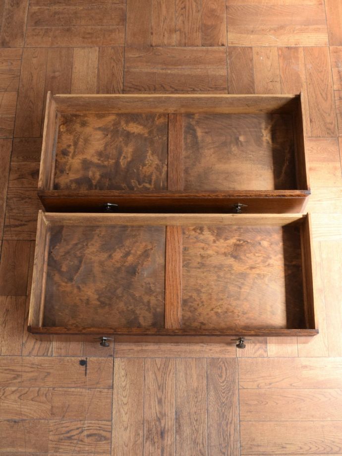 サイドボードの引き出し