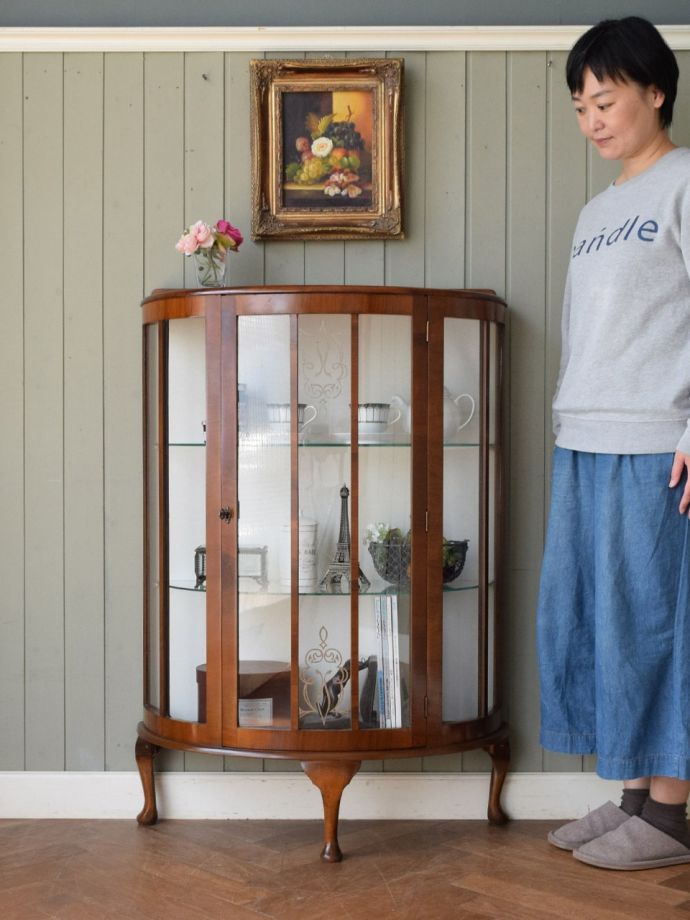 英国アンティークのガラスキャビネット