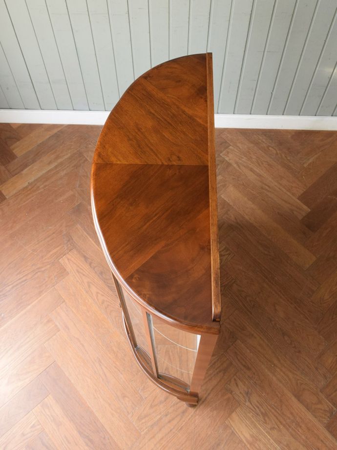 アンティークキャビネットの天板