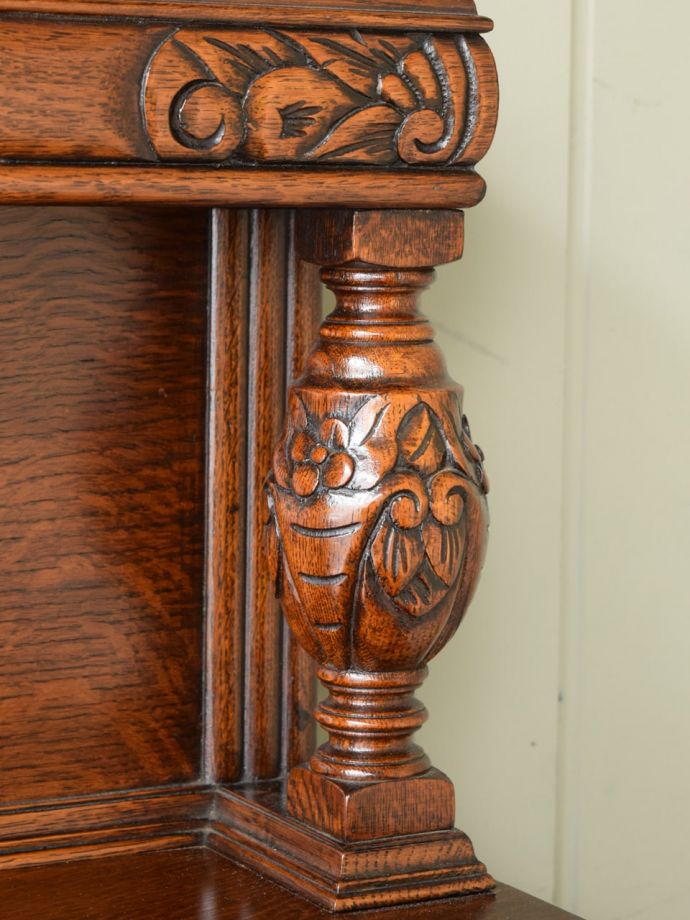 アンティーク家具の装飾