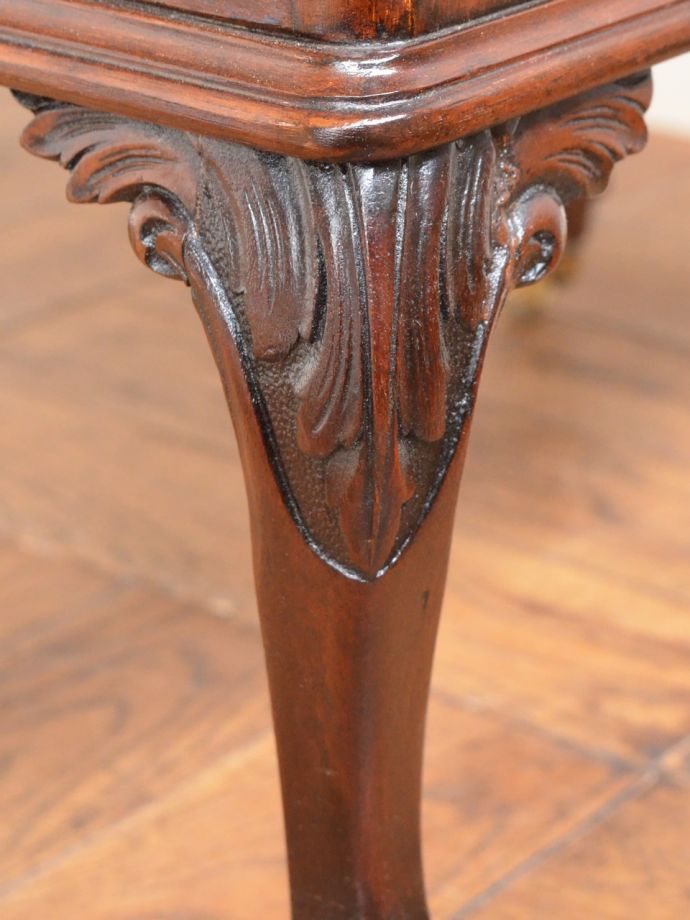 アンティークデスクの装飾