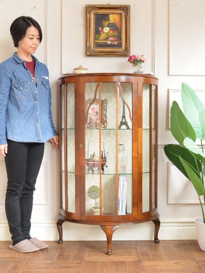 英国アンティークのガラスキャビネット