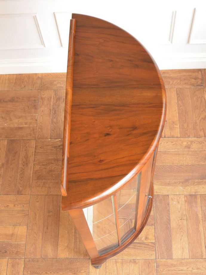 アンティークキャビネットの天板