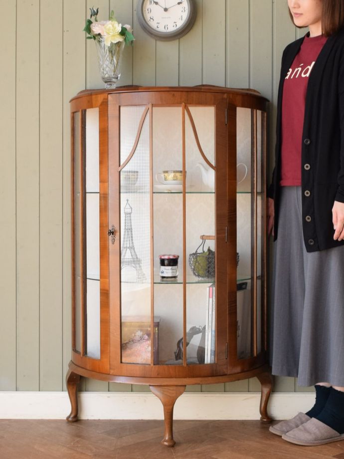 英国アンティークのガラスキャビネット