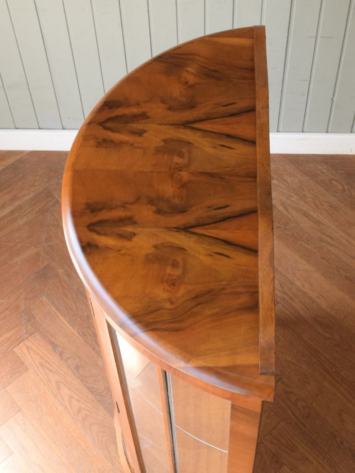 アンティークキャビネットの天板