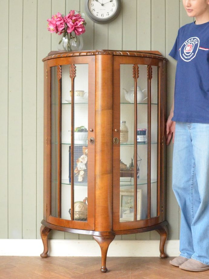 英国アンティークのガラスキャビネット
