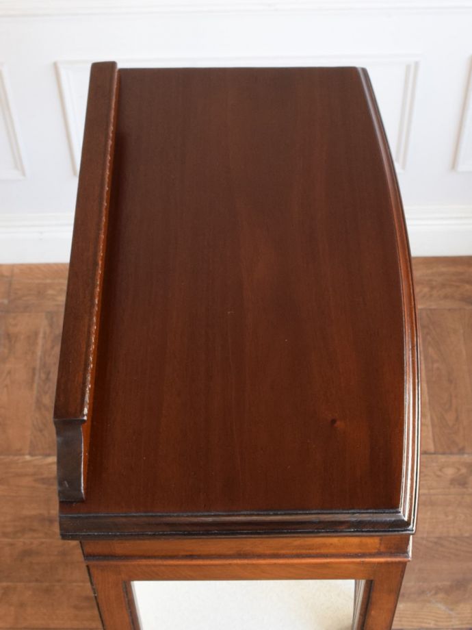 アンティークキャビネットの天板