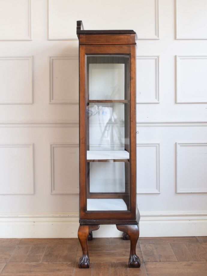 キャビネットの側面