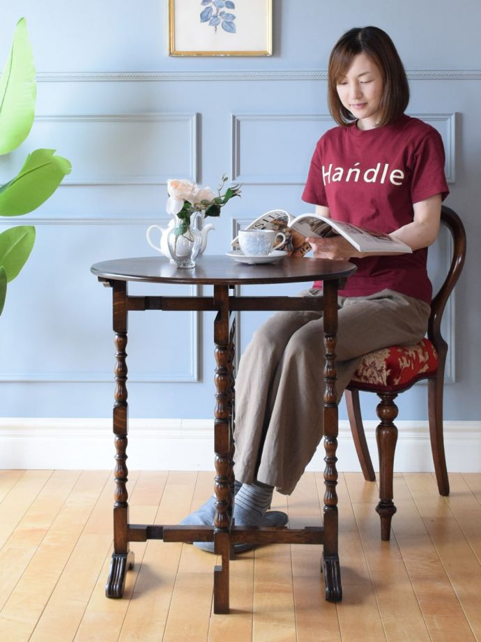 折り畳み式のホールディングテーブル