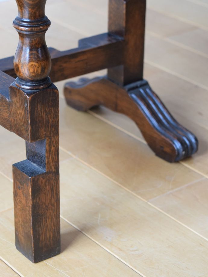 アンティークテーブルの脚