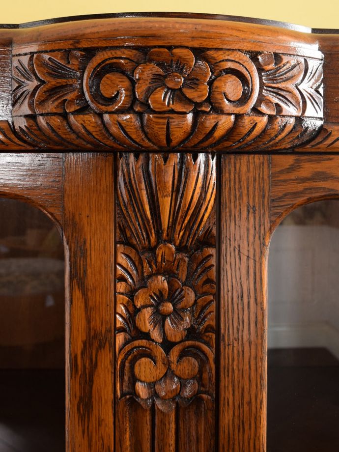 キャビネットの装飾