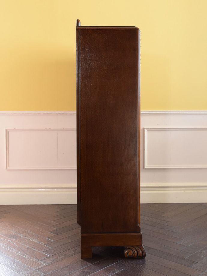 キャビネットの側面