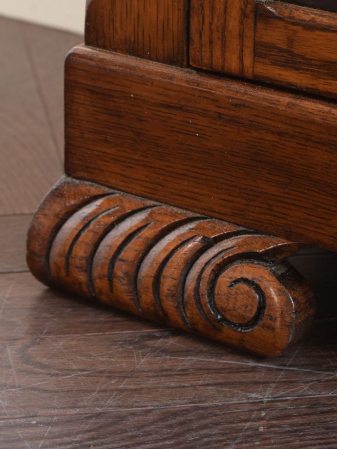 アンティーク家具の脚