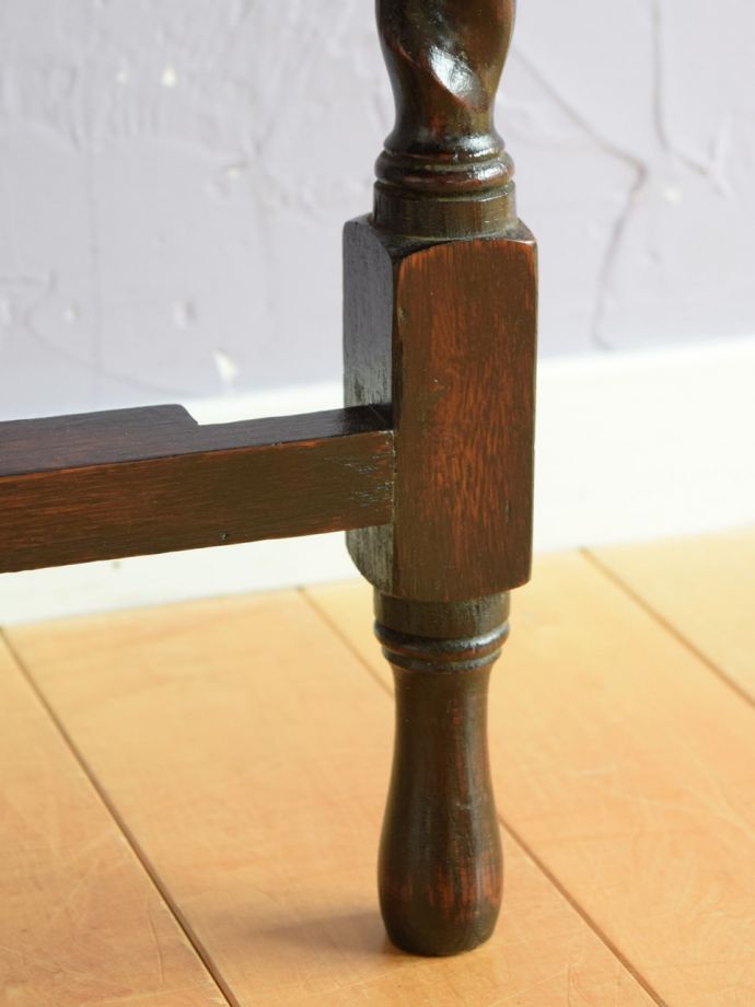 アンティークテーブルの脚
