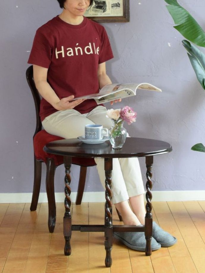 折り畳み式のホールディングテーブル