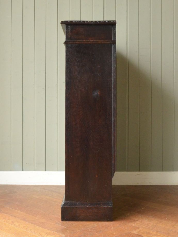 オープンシェルフの側面