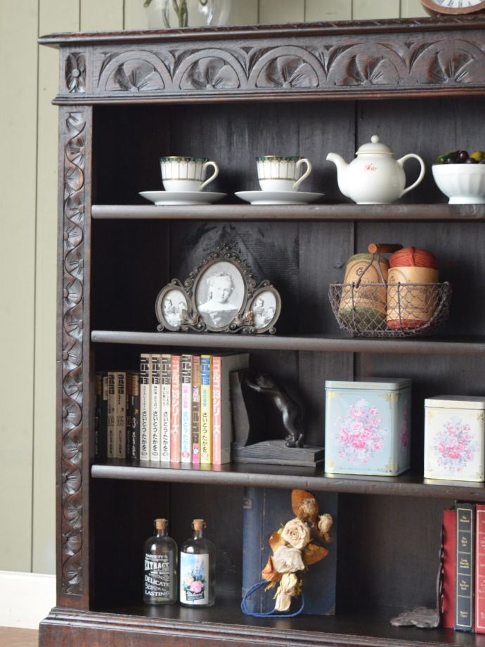 アンティーク家具らしい美しい木目