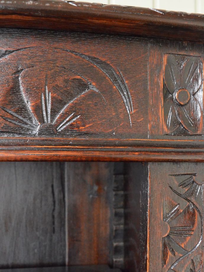 アンティーク家具の装飾