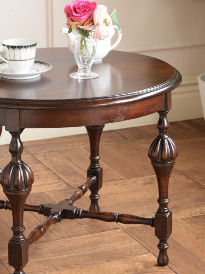 英国のアンティーク家具らしいデザイン