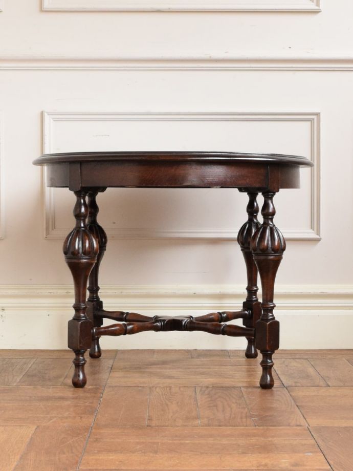 コーヒーテーブルの側面